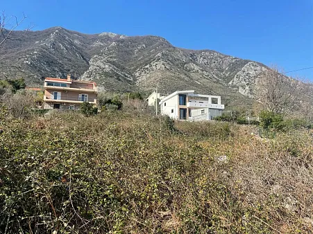 Baugrundstück in Prčanj mit Meerblick